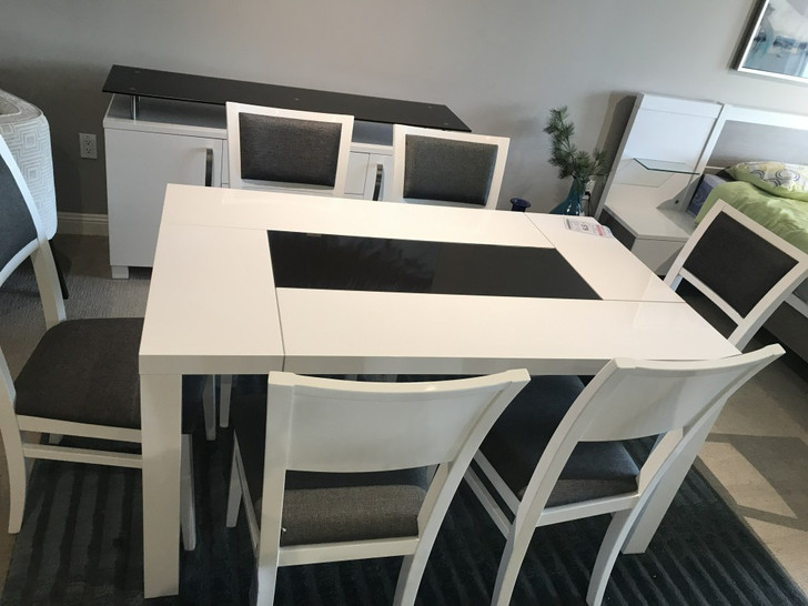 Chicago Rectangular Dining Table